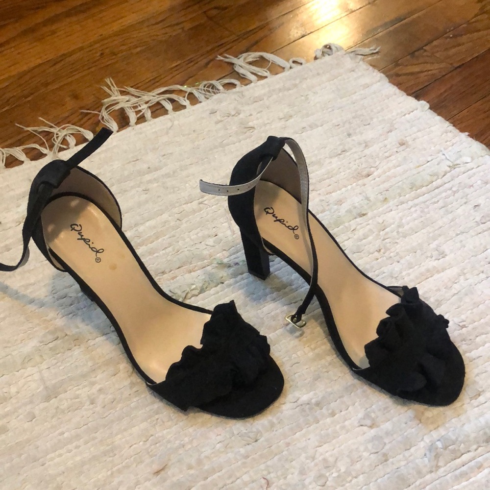 Black strappy heal